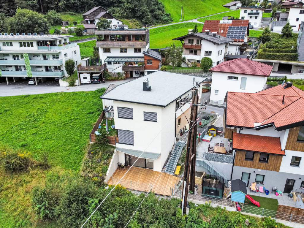 Urgen Living cover