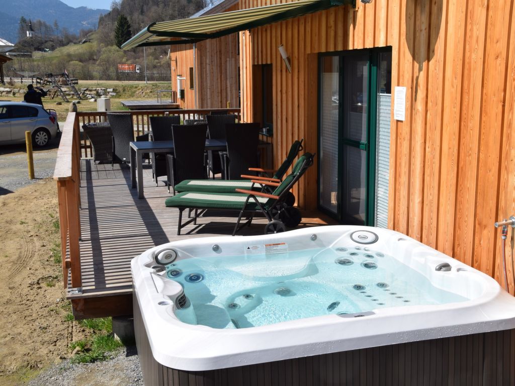 Superior # 15 mit IR-Sauna & Sprudelbad cover