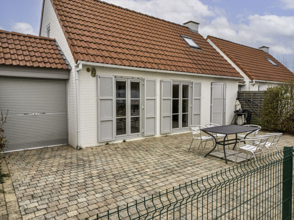 Vissershuis 2 with parking cover