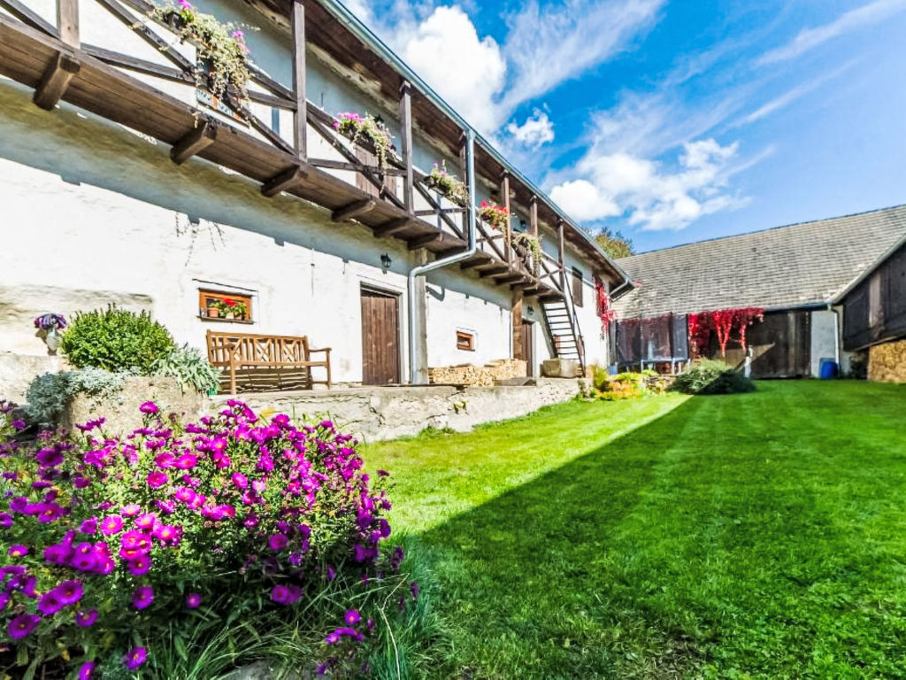 Relax in Farmhouse
