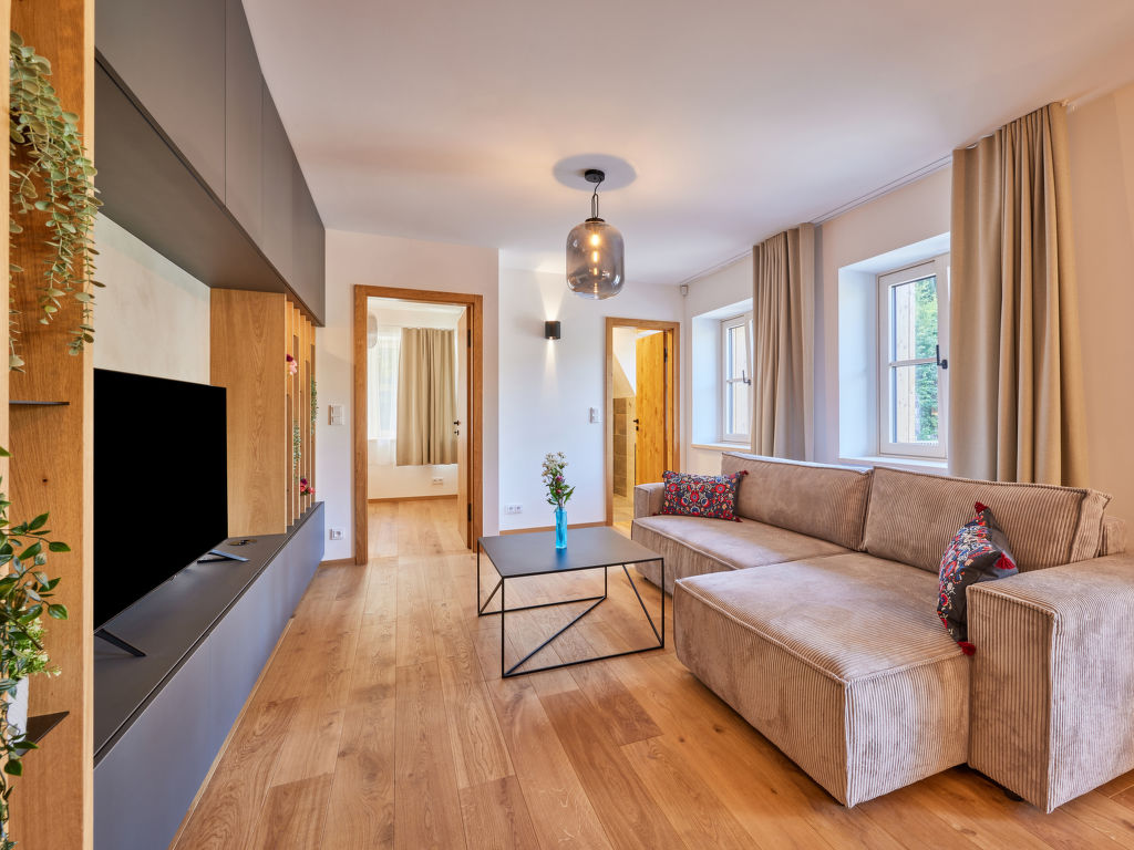 Summit View Lounge & Alcove