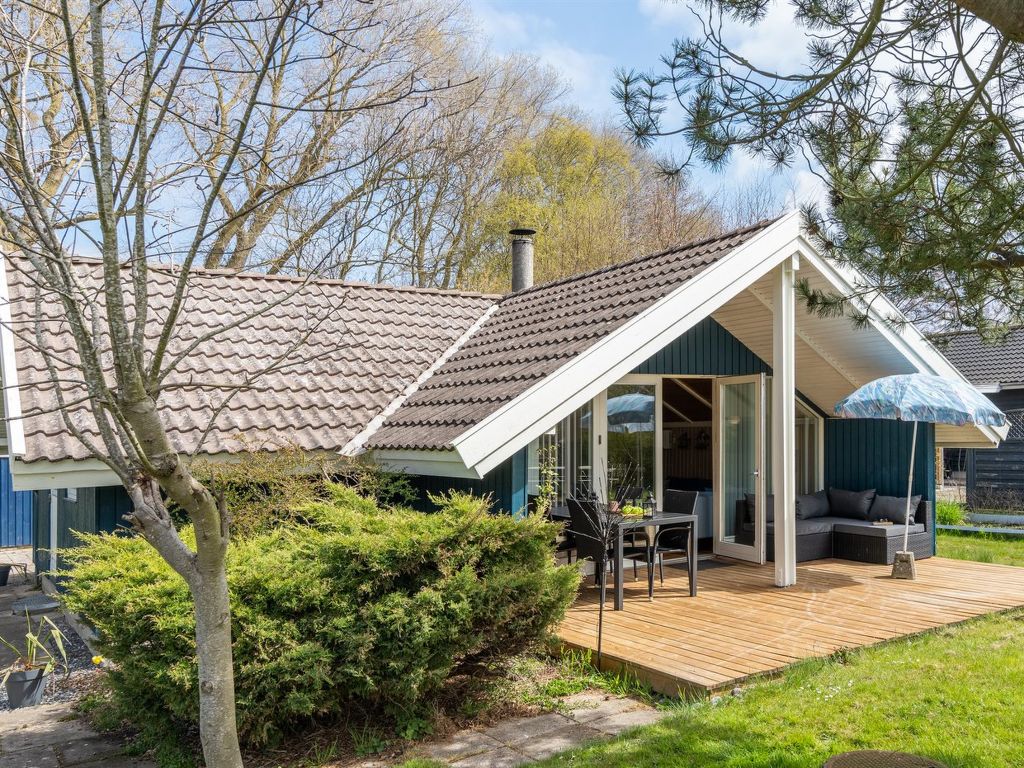 "Norna" - 300m from the sea cover