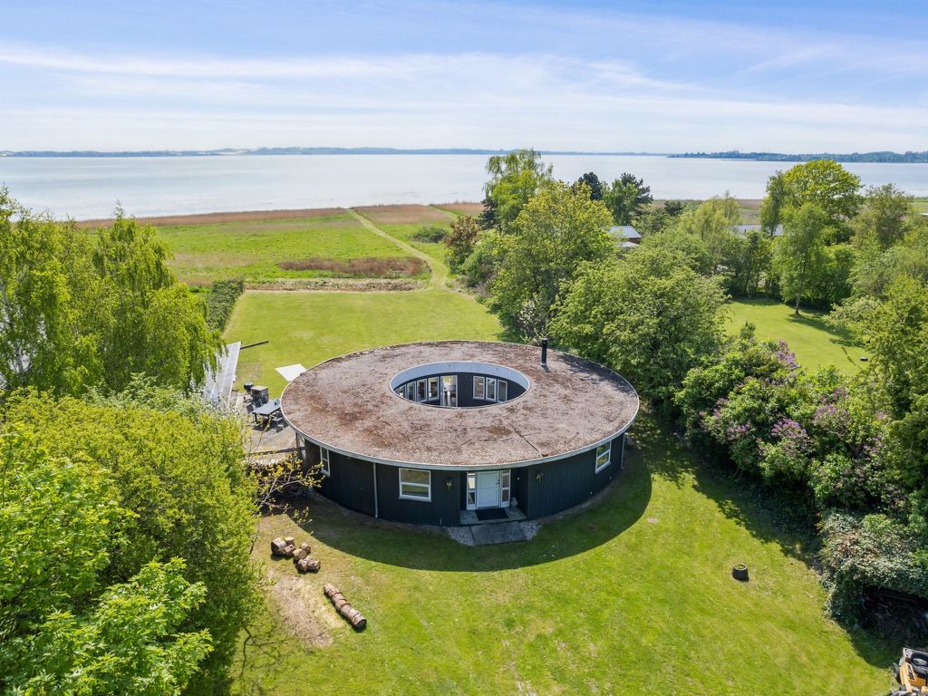 "Vemund" - 100m to the fjord cover