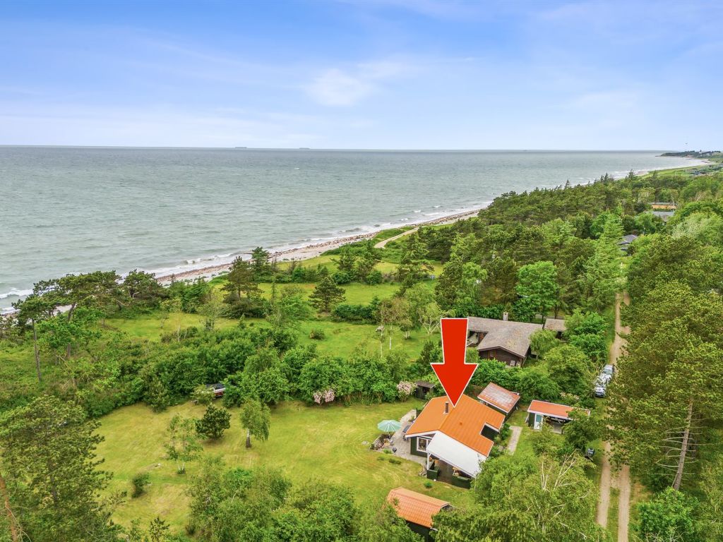 "Aimy" - 50m from the sea cover