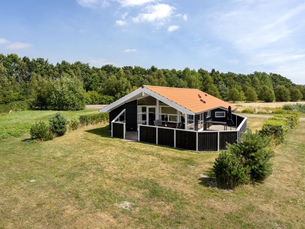 "Swanhild" - 900m from the sea cover