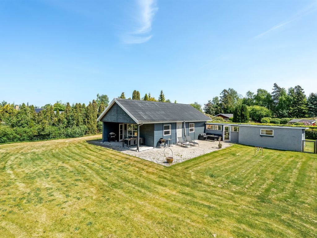 "Agneta" - 1km from the sea cover