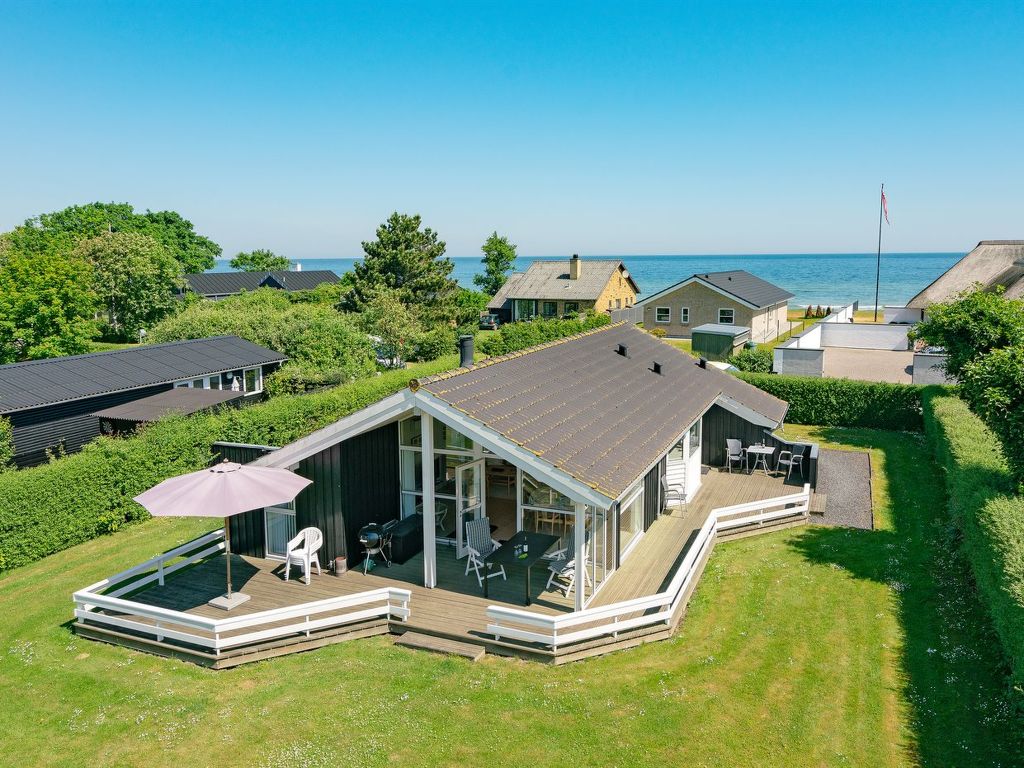 "Maybritt" - 100m from the sea cover