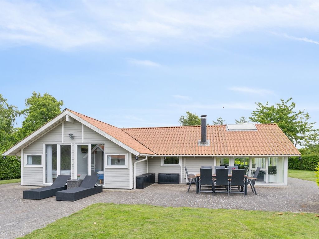 "Chrisse" - 250m from the sea cover