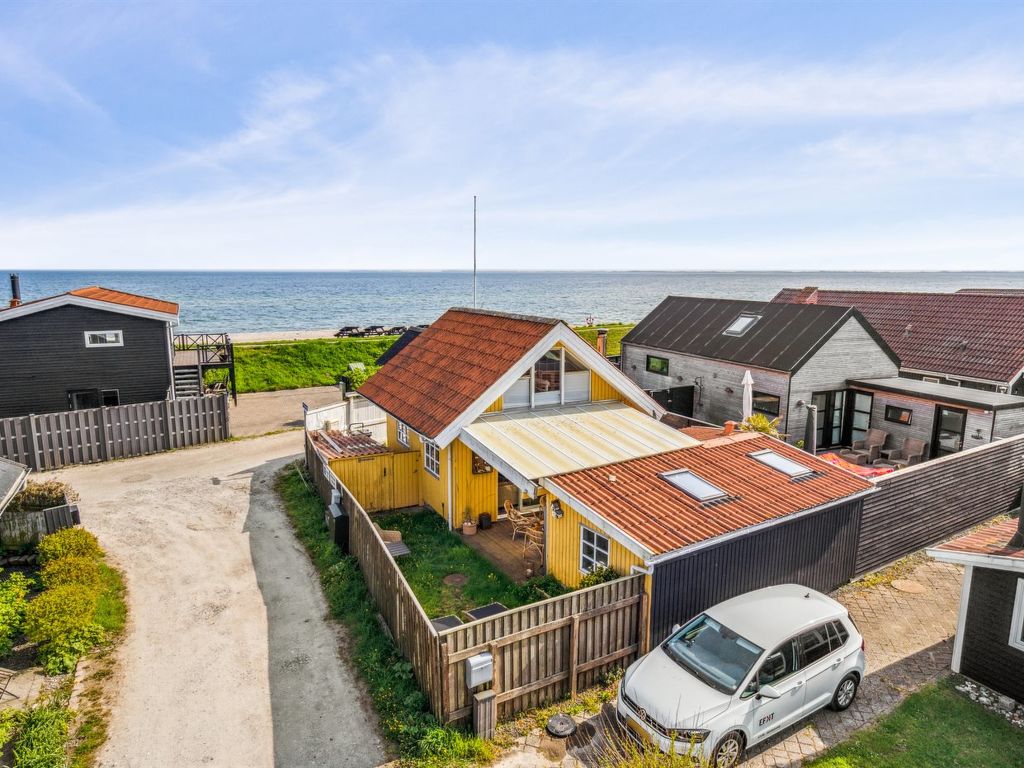 "Asgerd" - 20m from the sea cover
