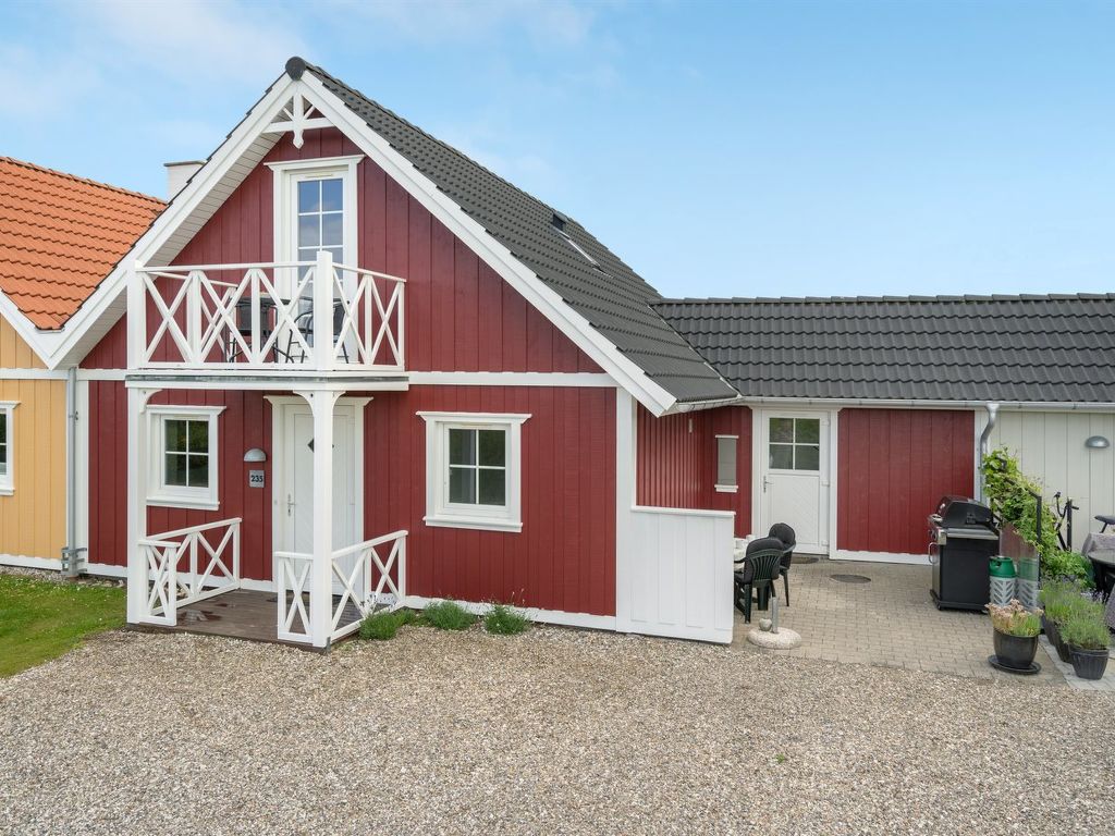 "Eike" - 250m from the sea cover