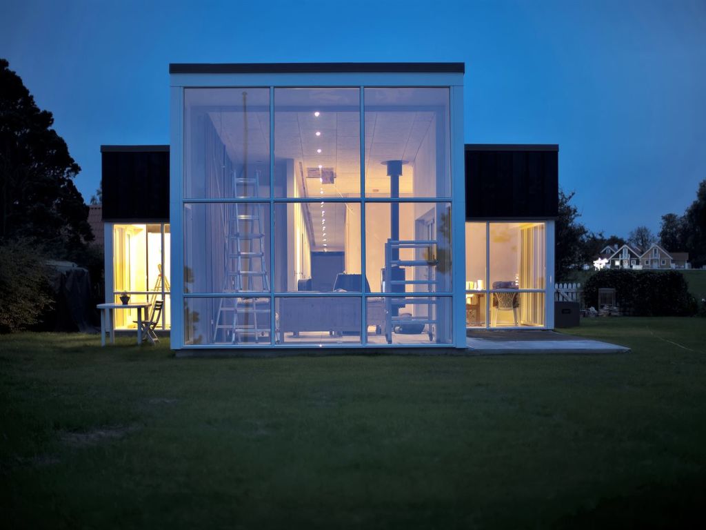 "Amia" - 20m from the sea cover