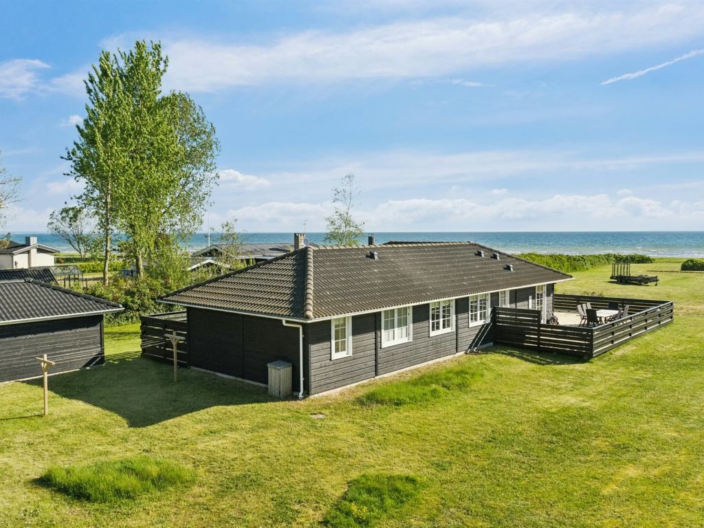 "Dietke" - 85m from the sea cover