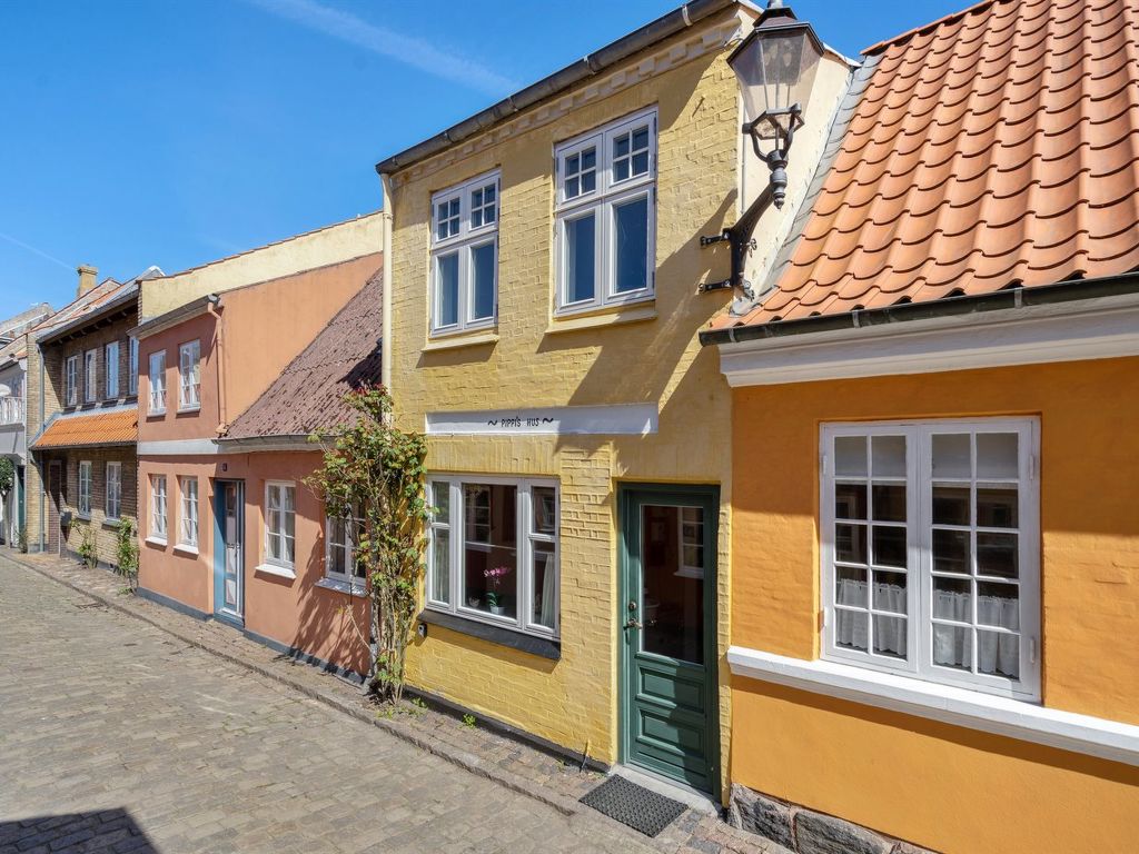 "Laust" - 250m from the sea cover