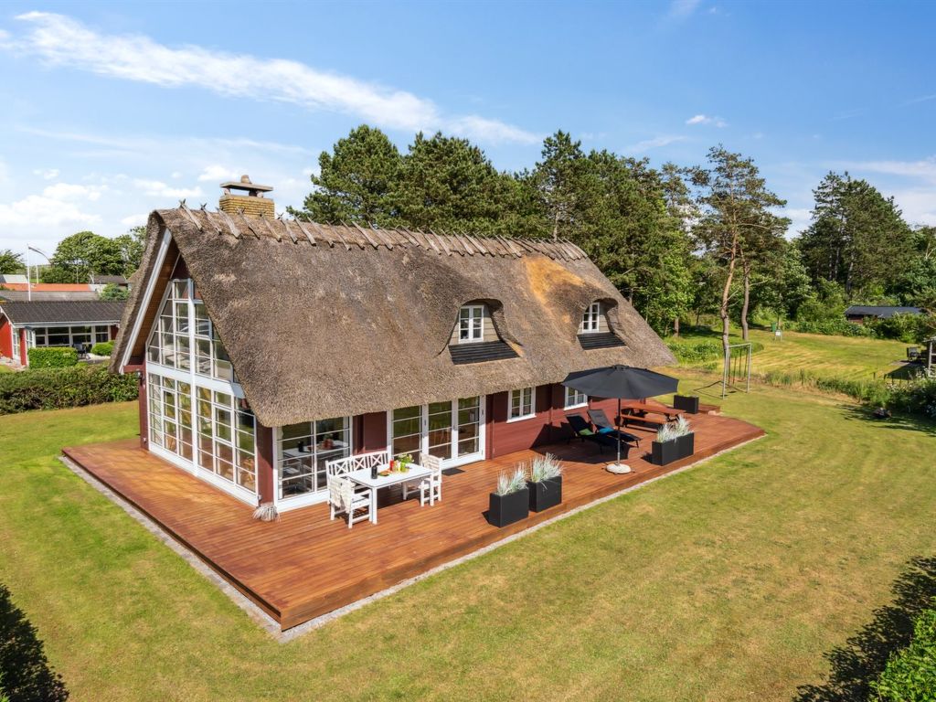 "Ginnie" - 300m from the sea