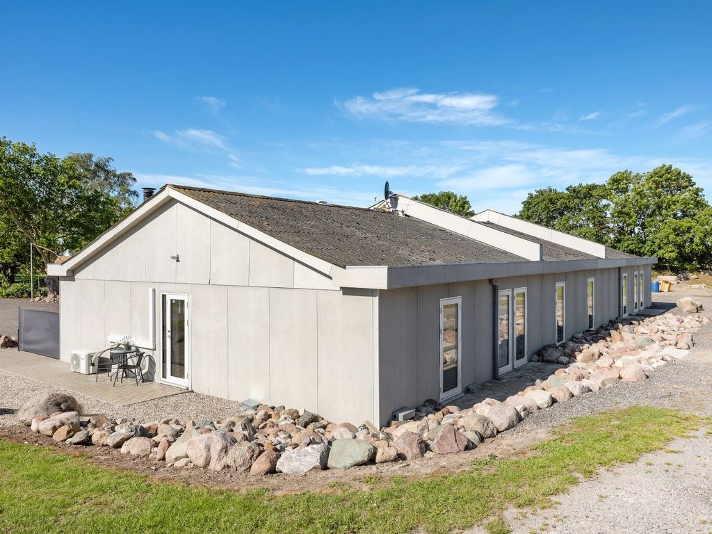 "Henne" - 2.5km from the sea cover
