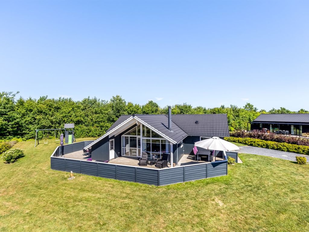 "Rosamunde" - 700m from the sea cover