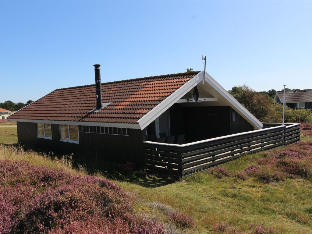 "Lilja" - 1.5km from the sea cover