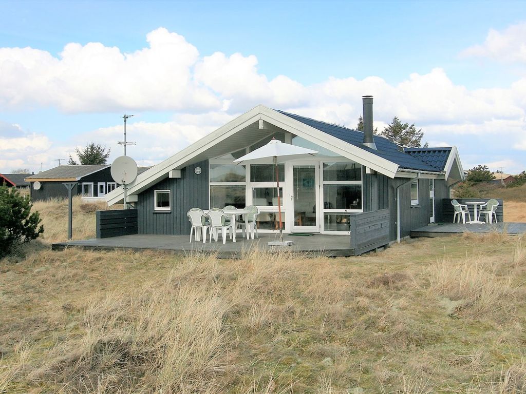 "Tonna" - 1km from the sea cover