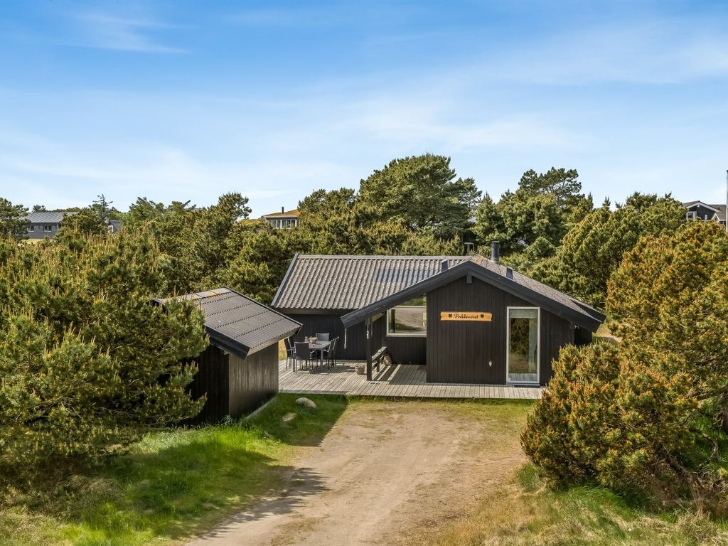 "Ubbe" - 800m from the sea cover