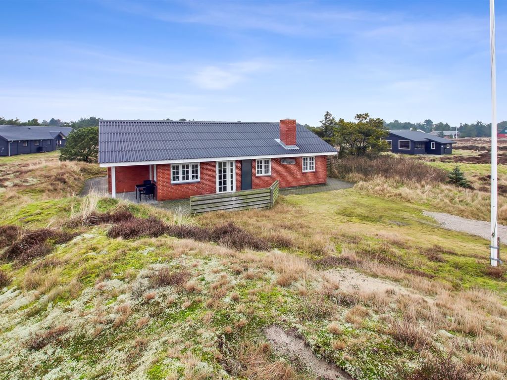 "Uddi" - 1.3km from the sea cover