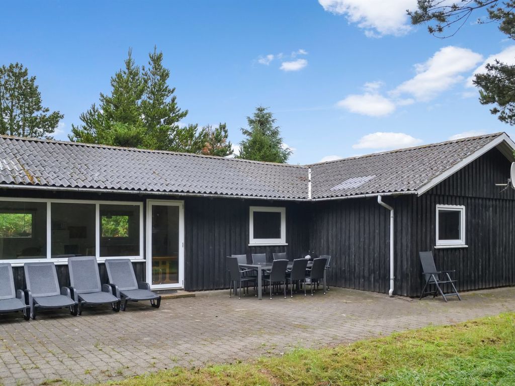 "Arnold" - 3.3km from the sea