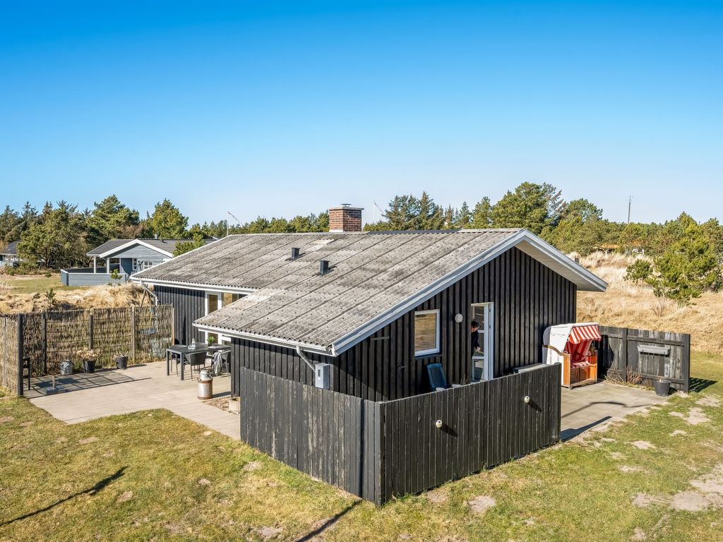 "Sinikka" - 900m from the sea cover