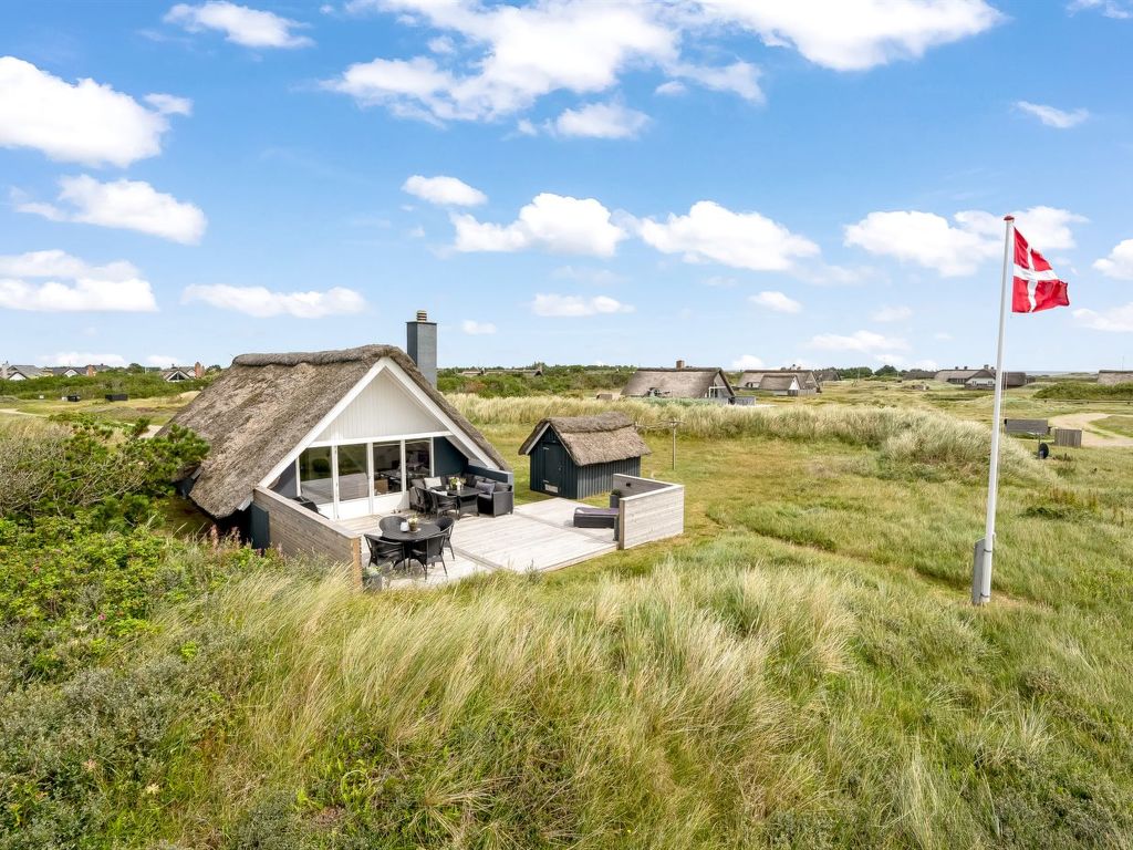 "Hen" - 400m from the sea cover
