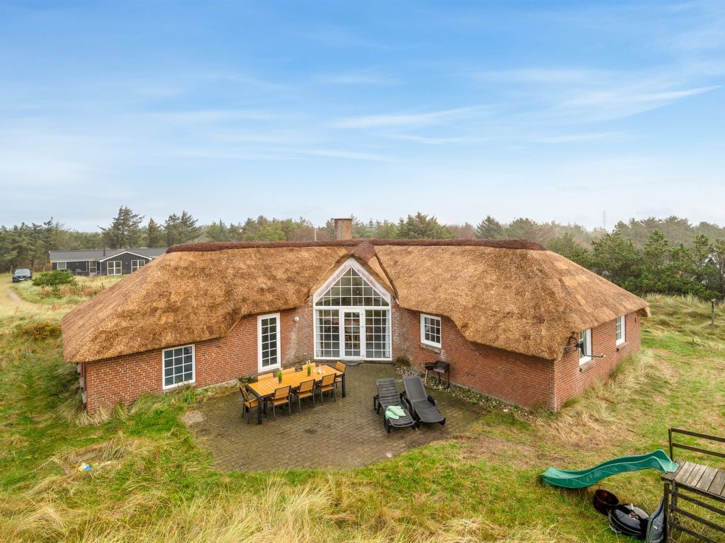 "Edlef" - 800m from the sea cover