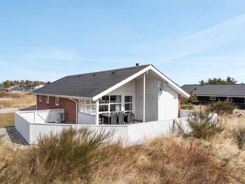 "Esir" - 800m from the sea cover