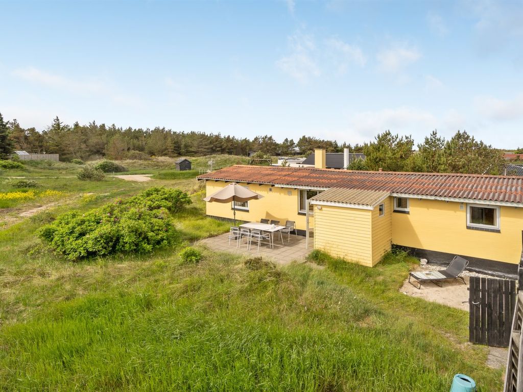 "Suki" - 650m from the sea cover