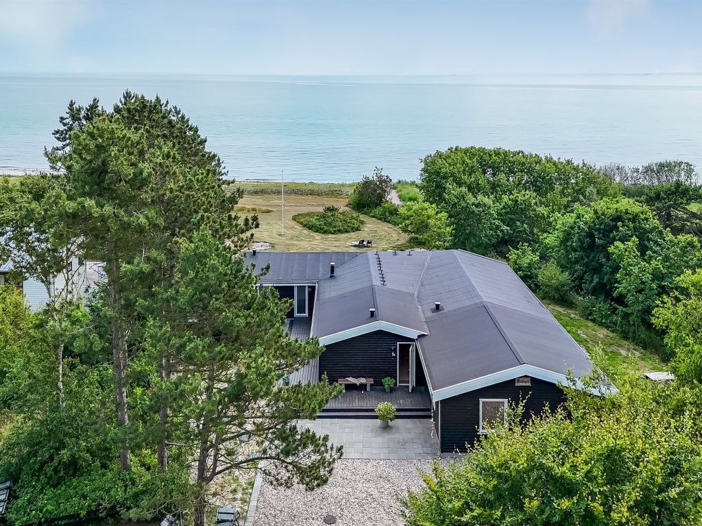 "Donka" - 25m from the sea cover