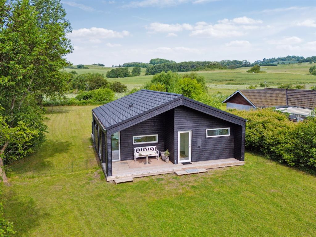 "Sys" - 150m from the sea