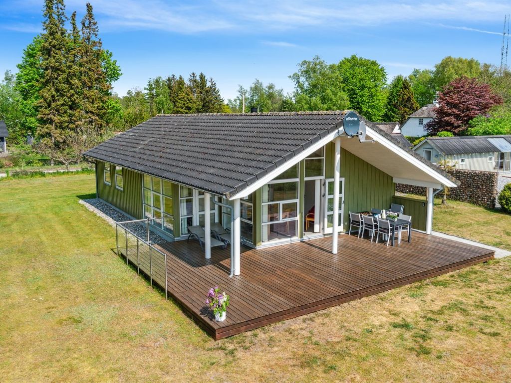 "Henninge" - 300m from the sea