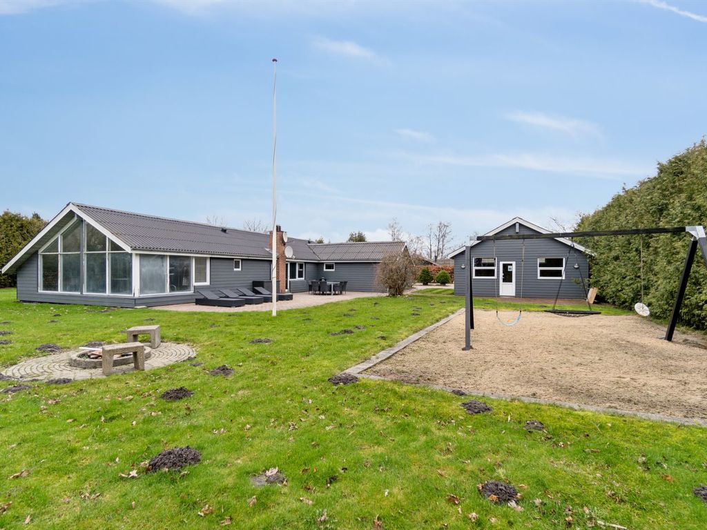 "Fidelia" - 400m from the sea cover