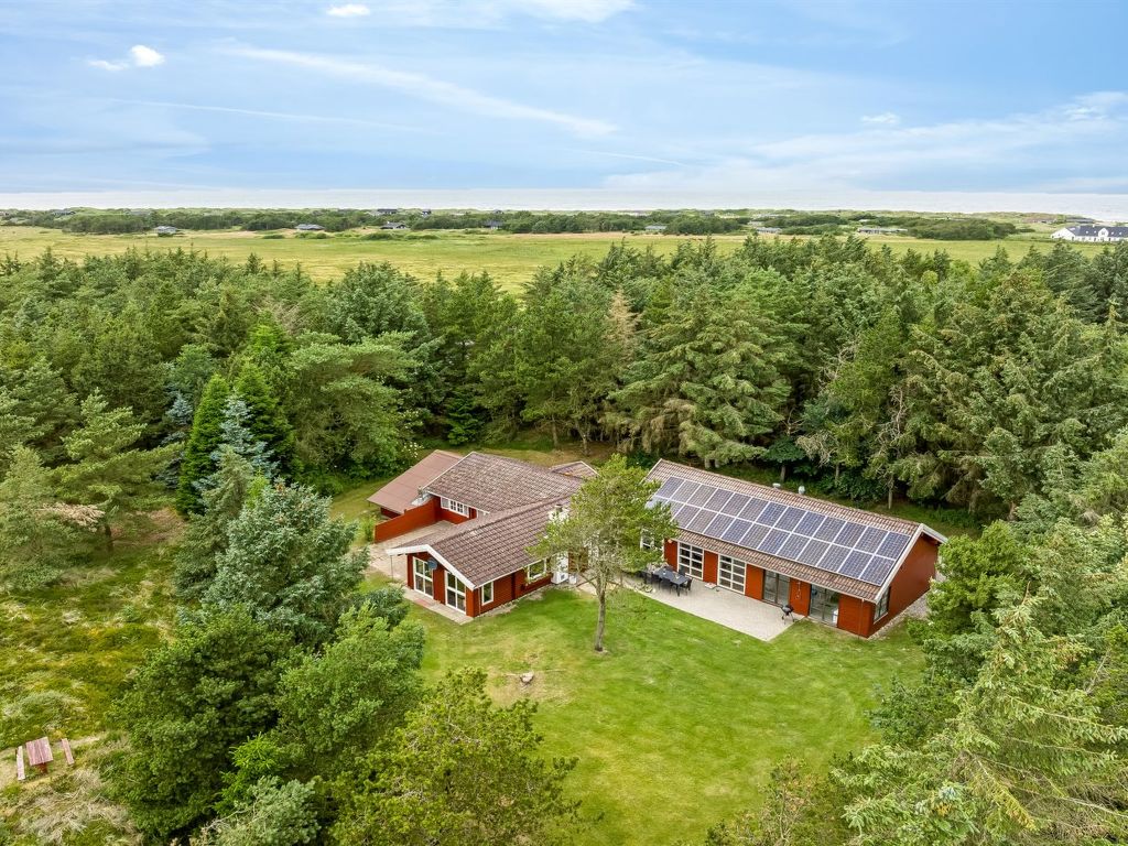 "Aisling" - 700m from the sea cover