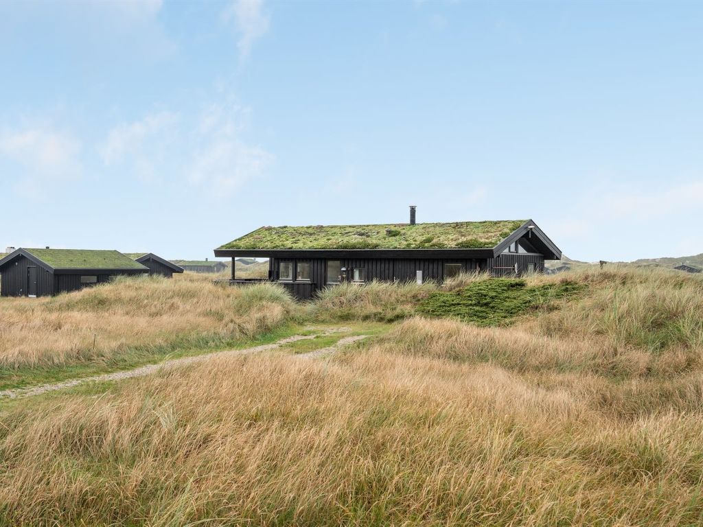 "Eri" - 300m from the sea cover