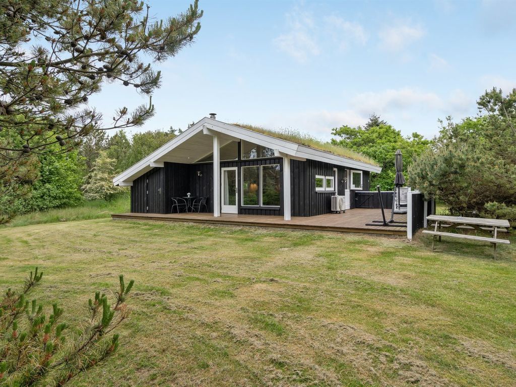 "Evan" - 1.3km from the sea cover