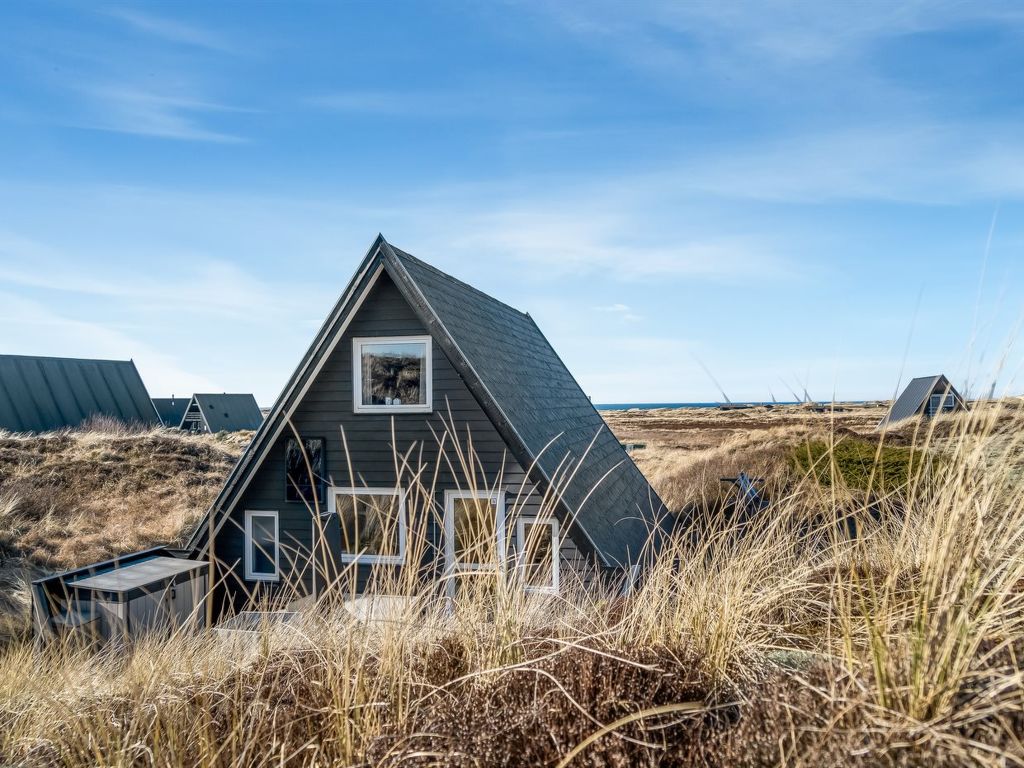 "Pauli" - 350m from the sea cover