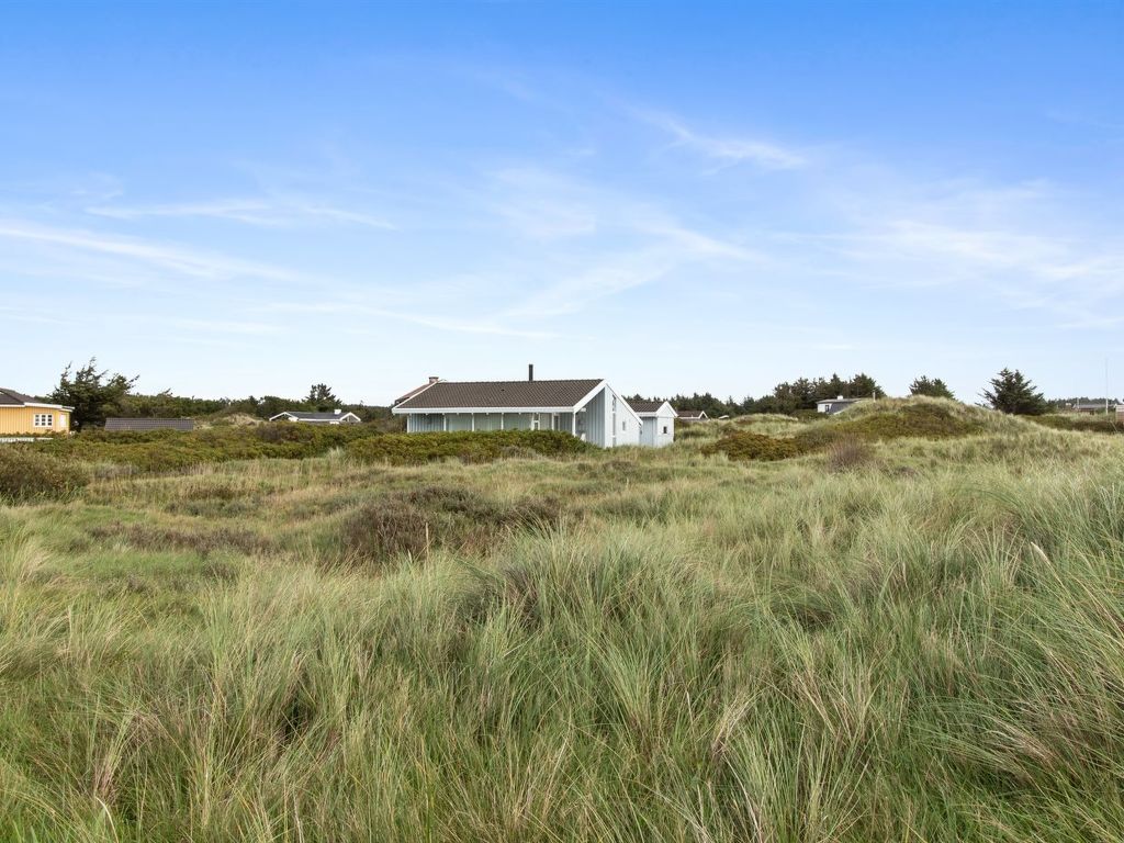 "Sigrid" - 400m from the sea cover