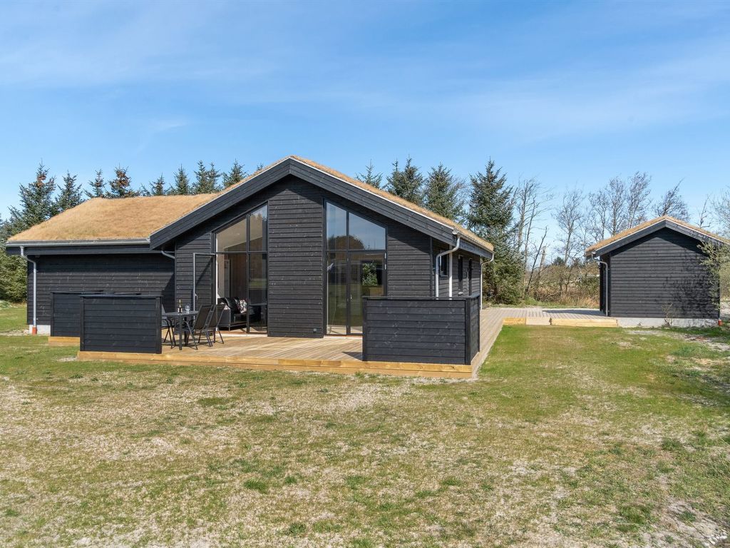 "Bentine" - 1.6km from the sea cover
