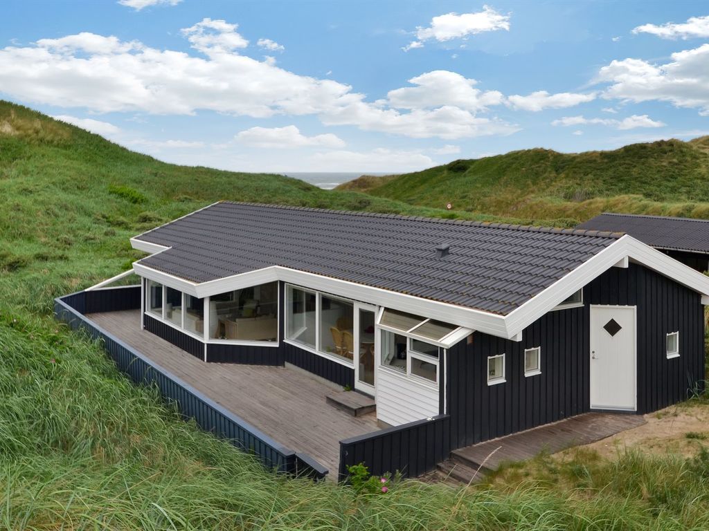 "Hadar" - 100m from the sea cover