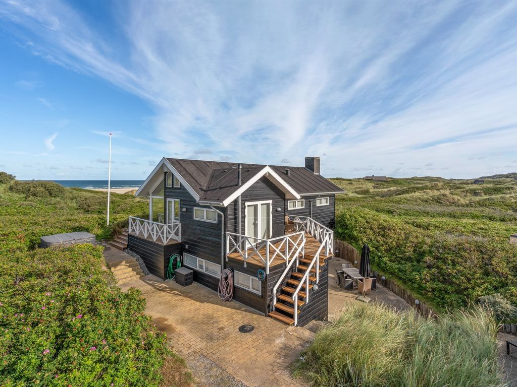 "Ejvind" - 100m from the sea cover