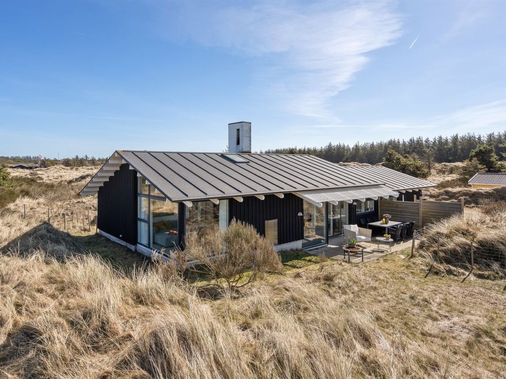 "Annrike" - 400m from the sea cover