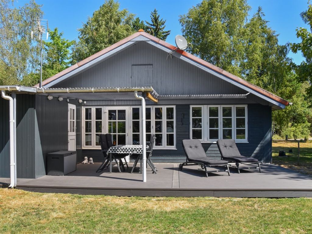 "Agneta" - 750m from the sea cover