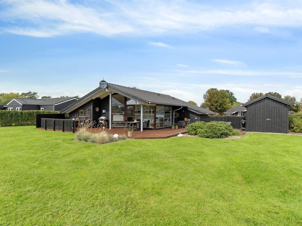 "Evald" - 400m from the sea cover