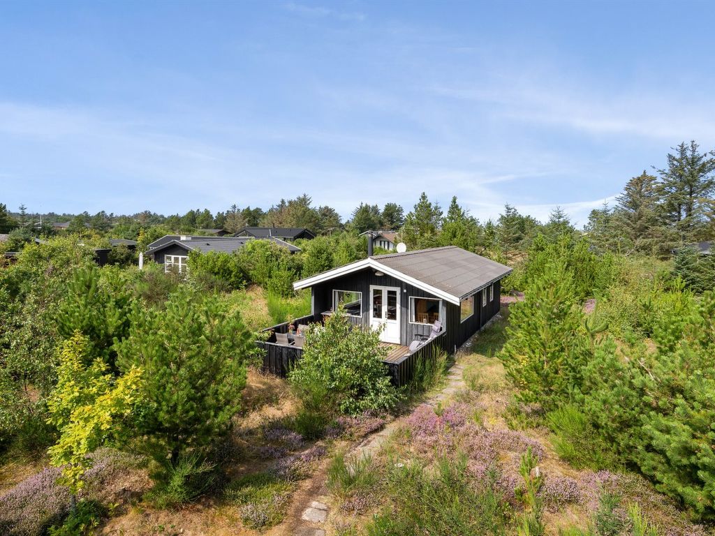 "Asmo" - 350m from the sea cover