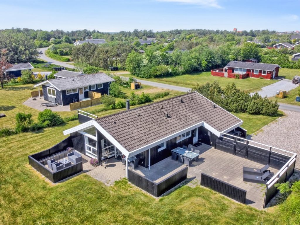 "Apelone" - 800m from the sea cover
