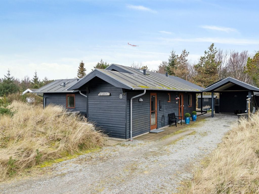 "Nannah" - 100m from the sea cover