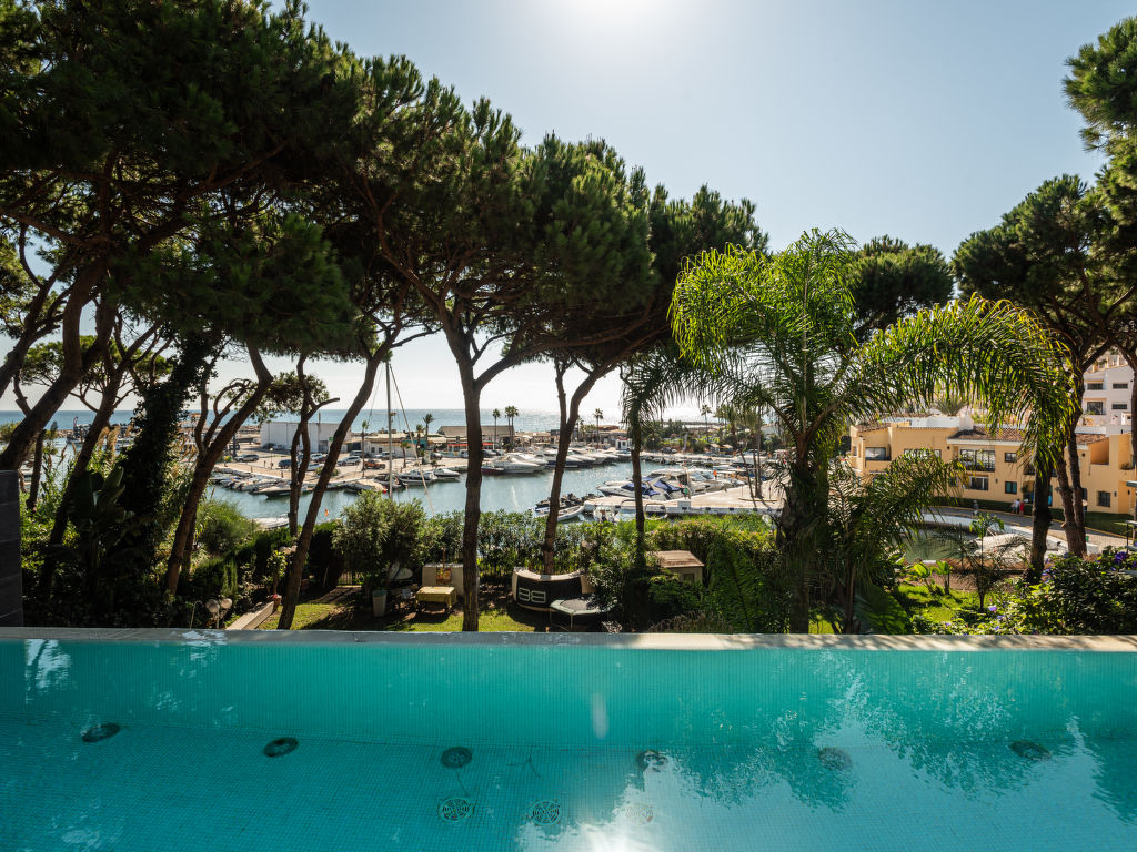 Villa Goval cover