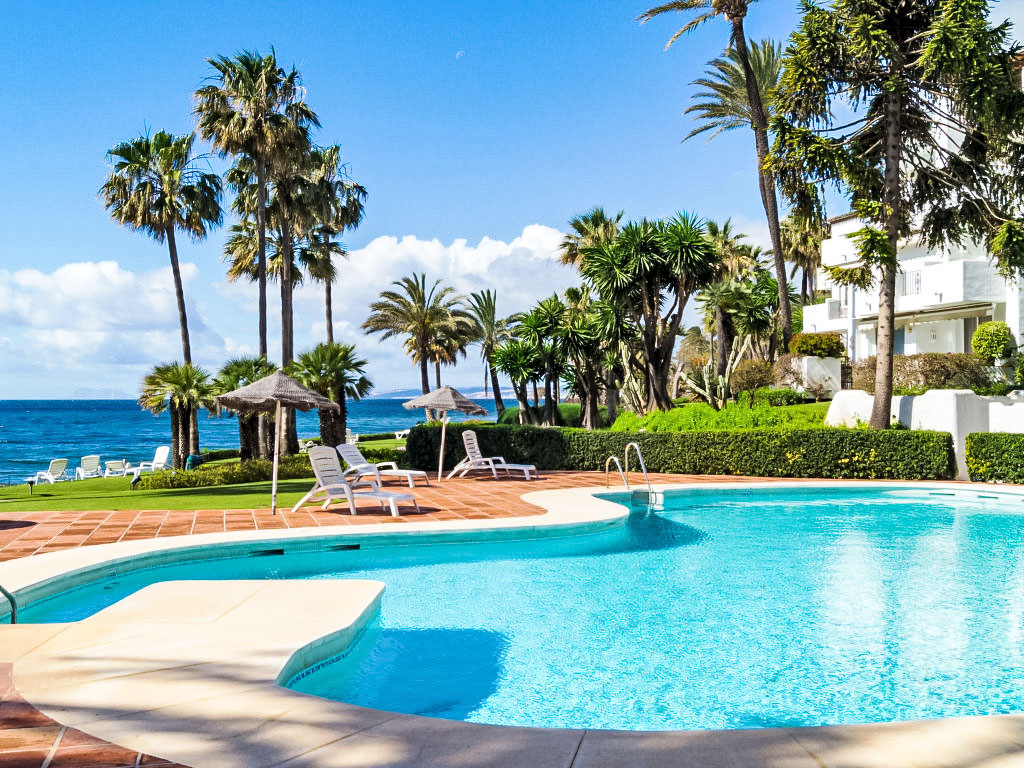 Alcazaba Beach cover